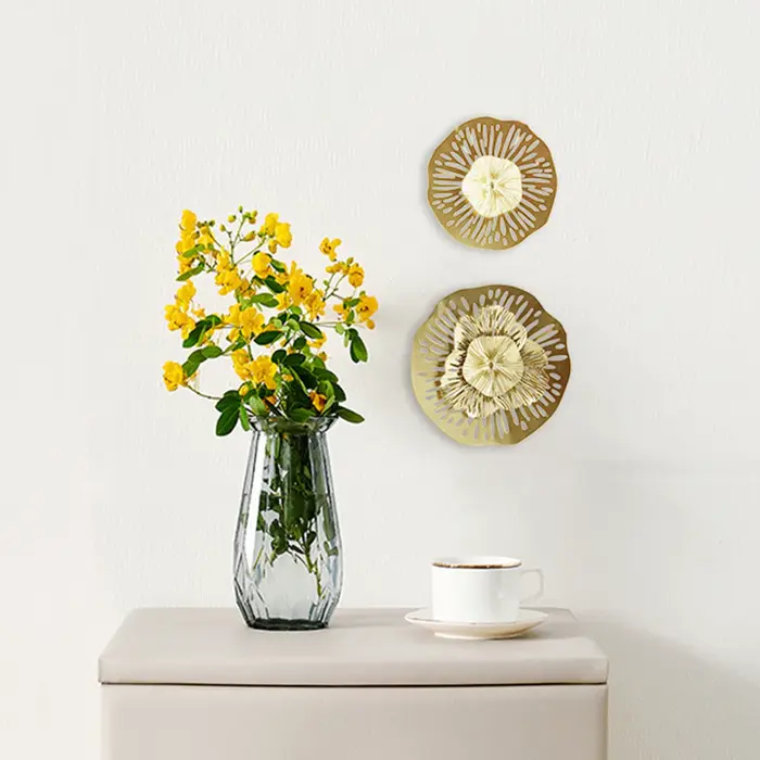 Disque irrégulier en métal pour décoration murale
