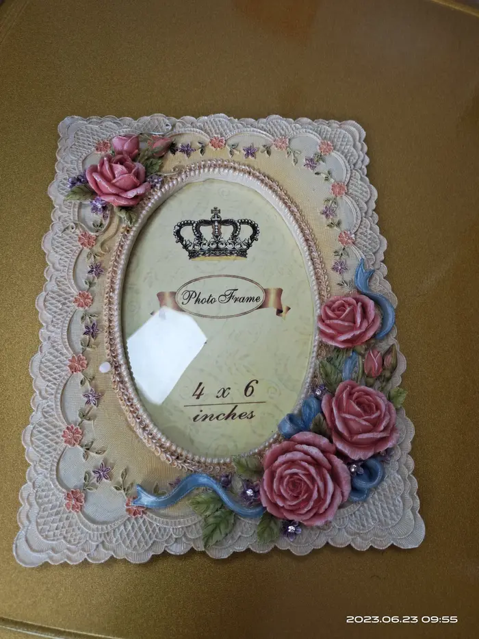 Cadre photo rose en résine de dentelle gaufrée