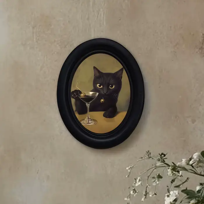 1 décoration murale vintage représentant un chat noir buvant un cocktail martini