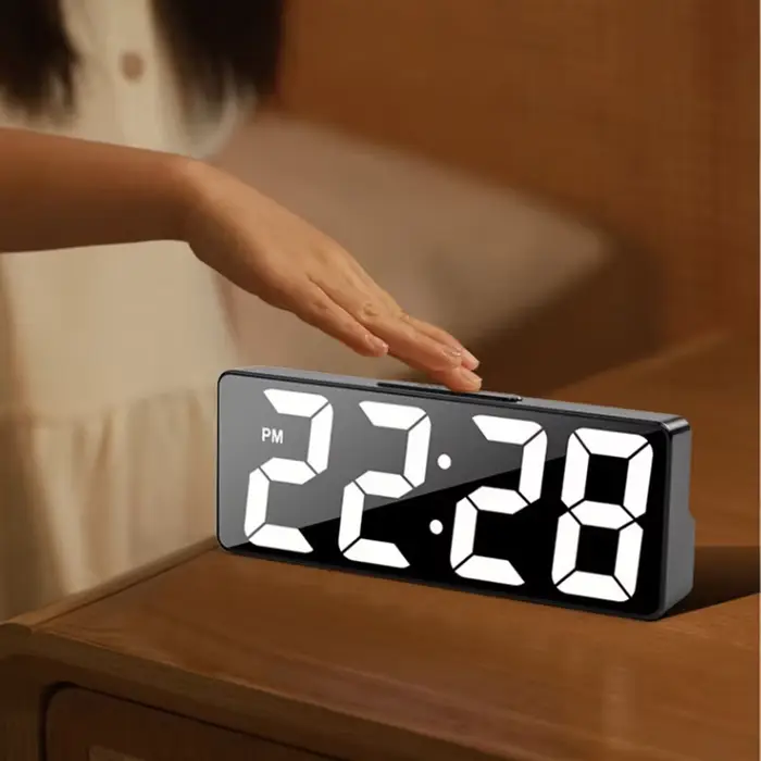Dernière horloge numérique LED réveil chambre horloge de bureau électronique avec affichage de la te