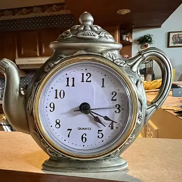 Horloge artisanale à mouvement à quartz