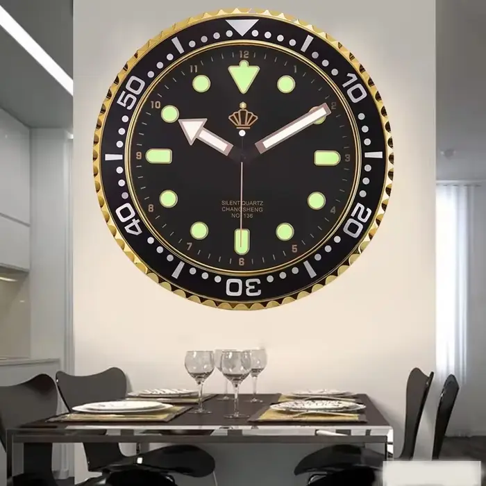 Grande horloge murale Shoous numérique en métal