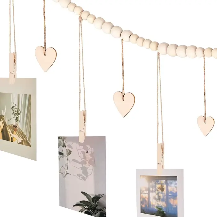 Décoration murale pour photos suspendues - Guirlande rustique bohème en perles de bois avec 9 pinces