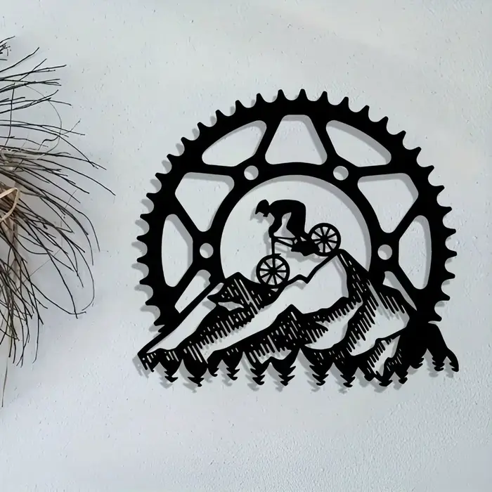 Art mural de motard de montagne en métal