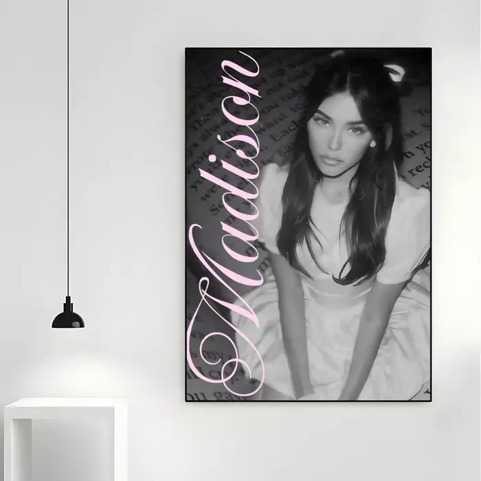 Affiche créative Singer M-Madison Beer