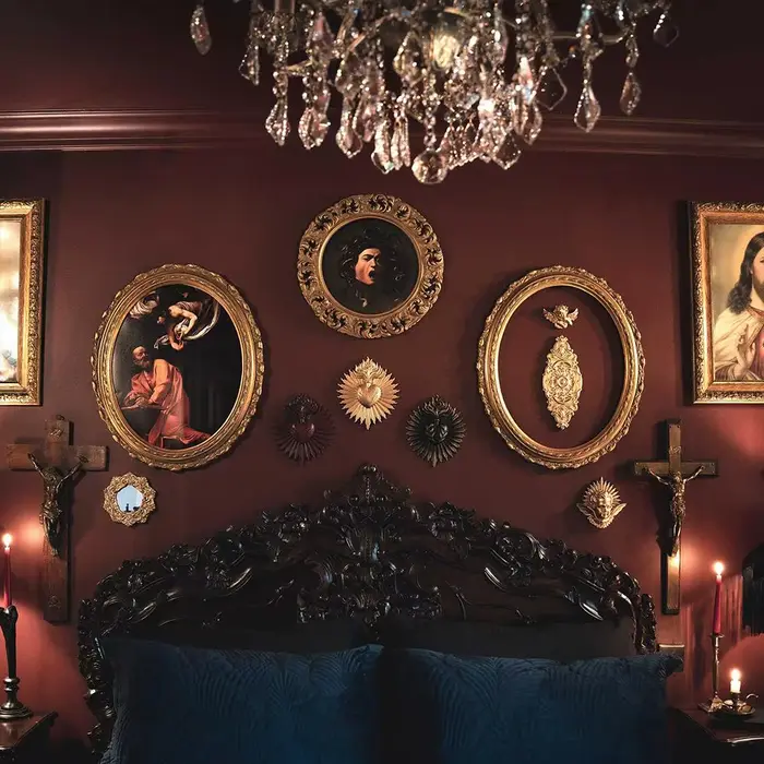 Décor mural en forme de cœur gothique