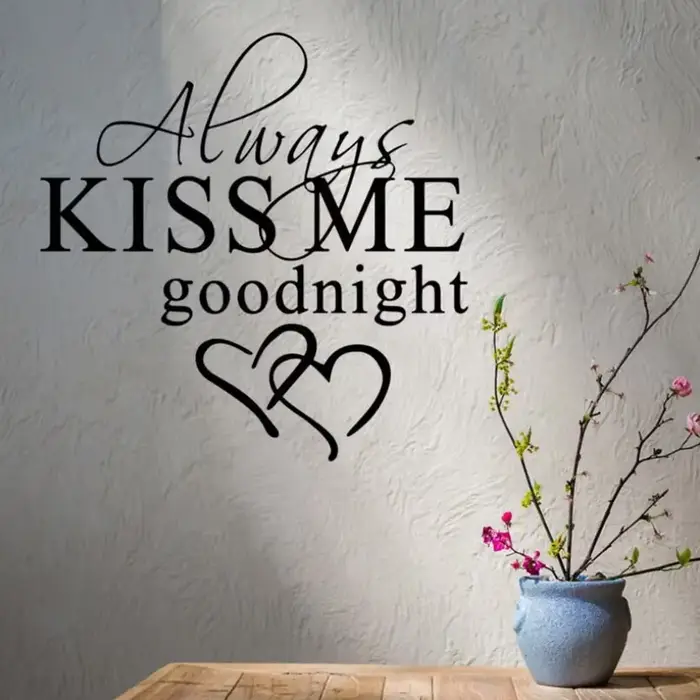 Autocollant mural romantique 'Always Kiss Me Goodnight'