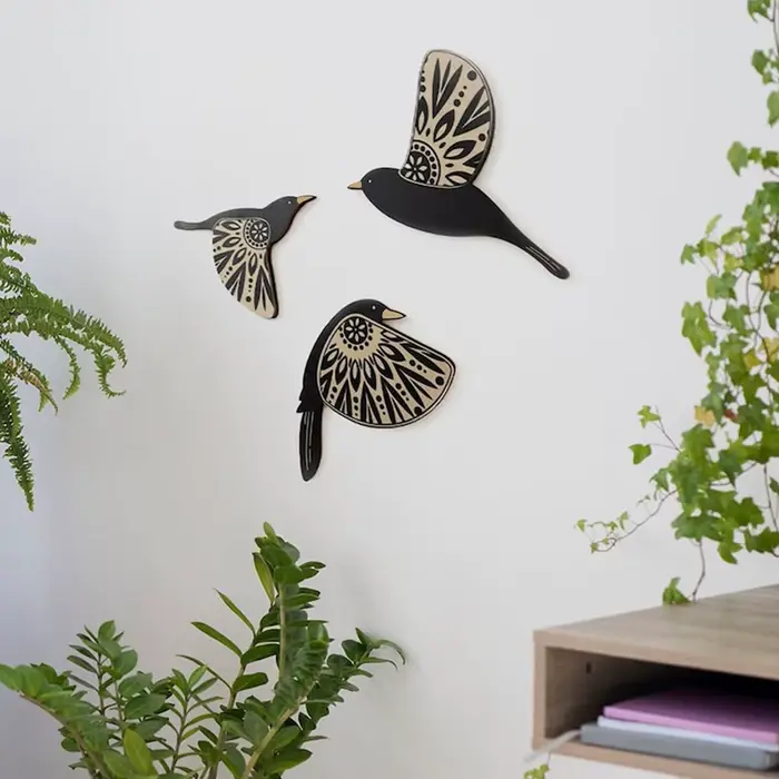 Décoration murale en bois d'oiseau noir
