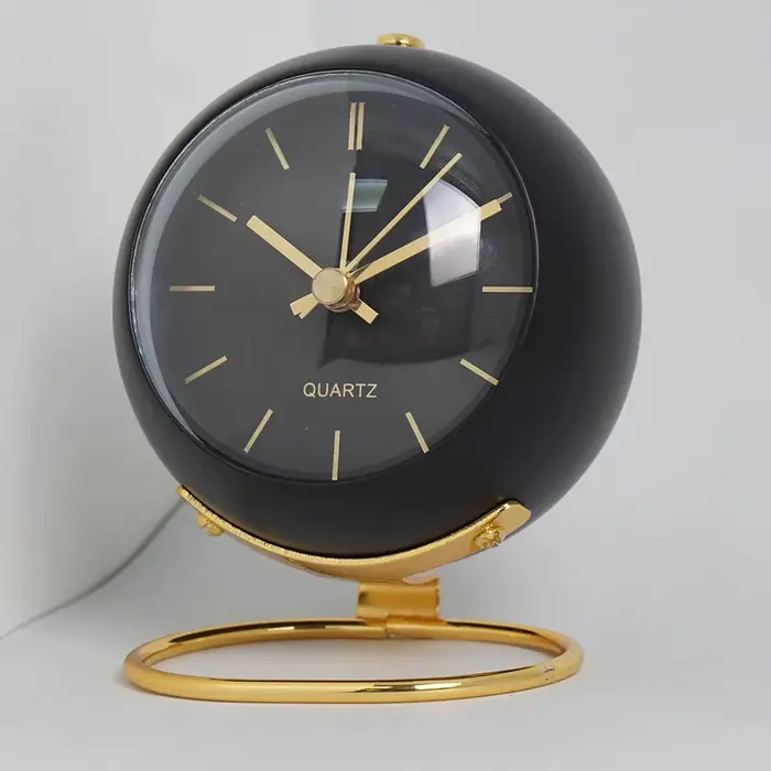 Horloge de bureau électronique créative nordique