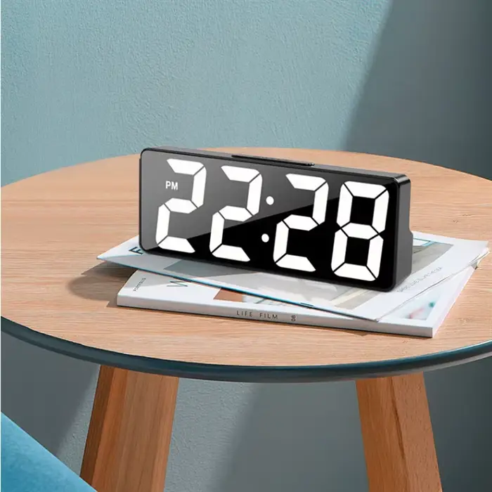 Dernière horloge numérique LED réveil chambre horloge de bureau électronique avec affichage de la te
