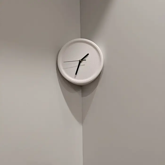 Horloge murale d'angle sans perçage, design artistique et scientifique, silencieuse, pour salon, bur