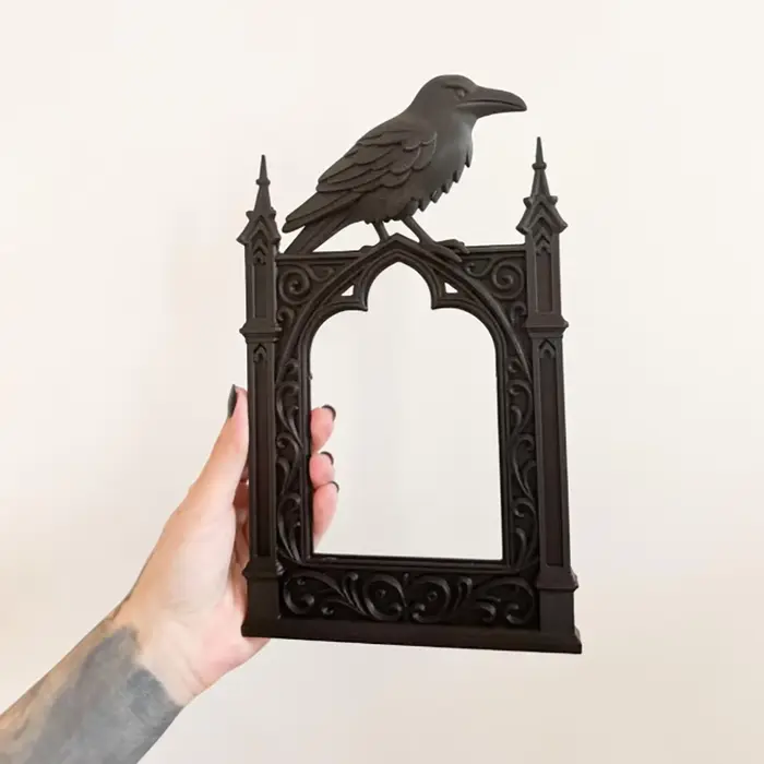 Cadre photo gothique noir style corbeau