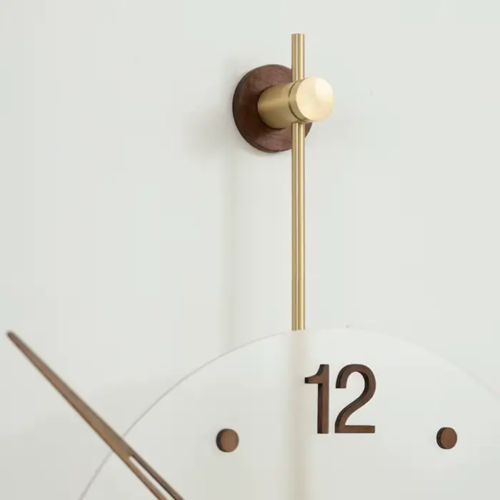 Horloge Murale Simple et Luxueuse