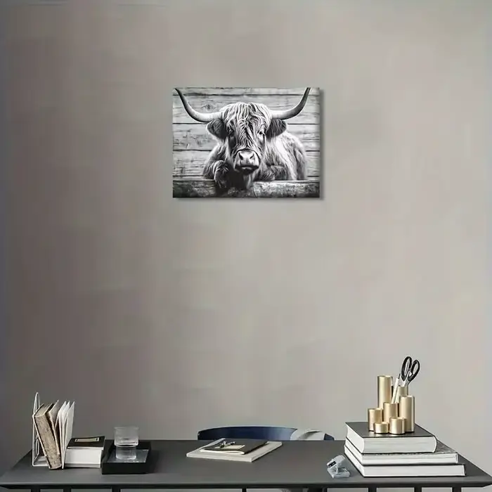 Panneau en bois vintage avec vache noire et blanche