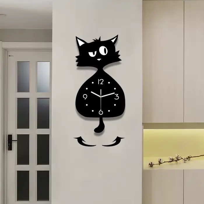 Horloge murale de chat de dessin animé intéressante avec fonction de balançoire arrière