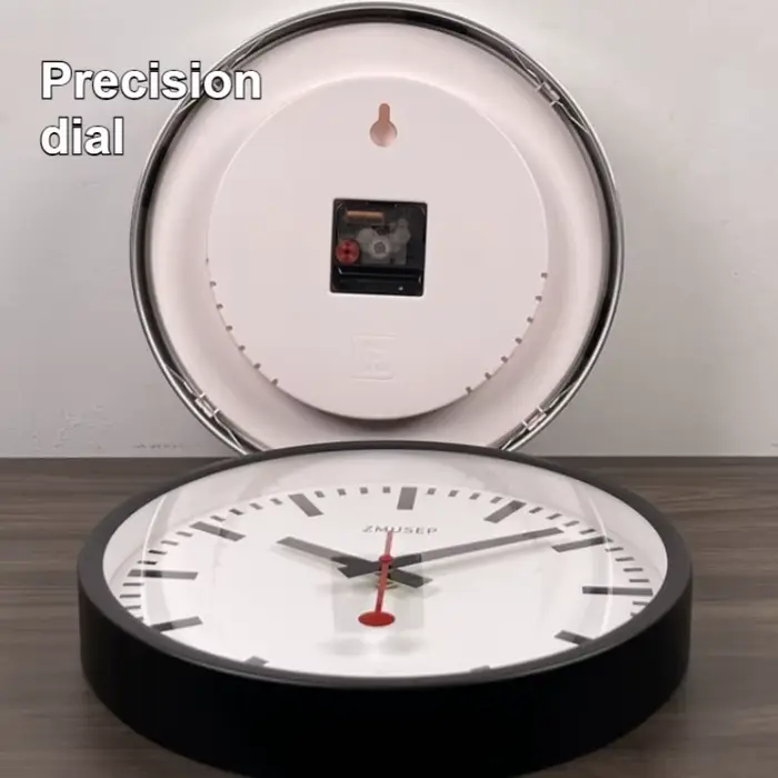 Horloge murale en métal de luxe