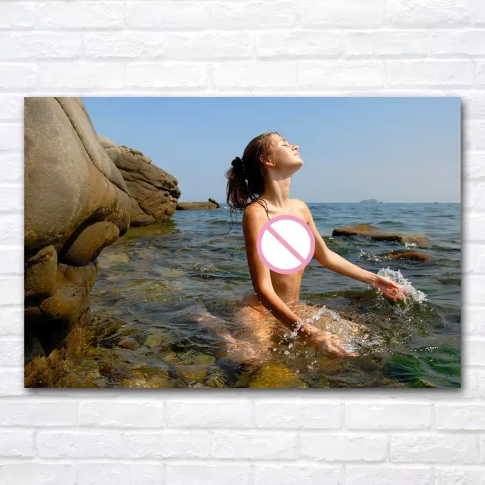 Une fille joue dans l'eau, photo murale, peinture sur toile, affiches et impressions pour décoration