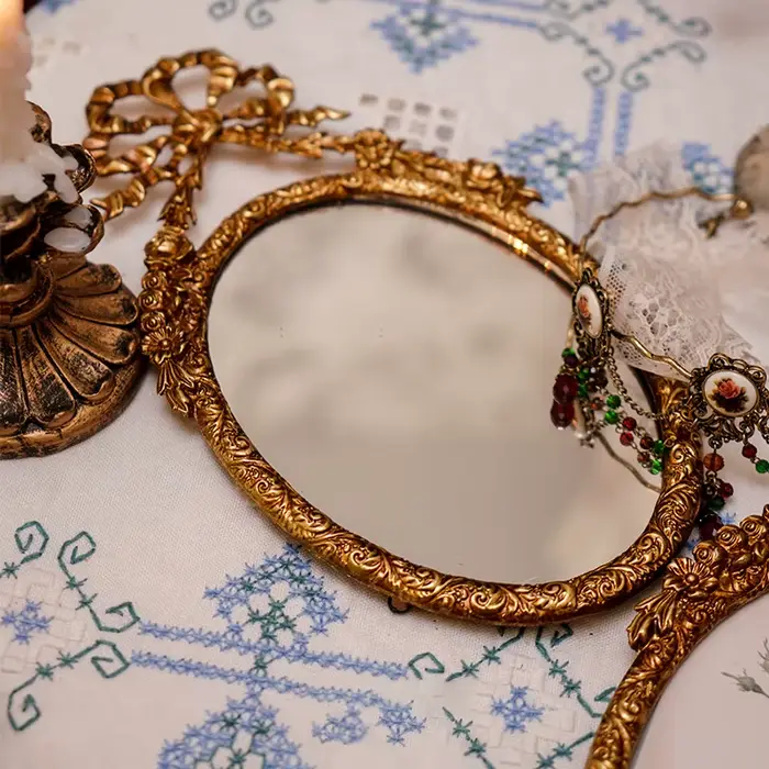 Miroir mural européen en métal