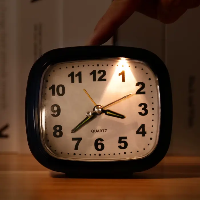 Horloges silencieuses ORIA, horloges de chevet sans tic-tac, alimentées par piles, horloges de table
