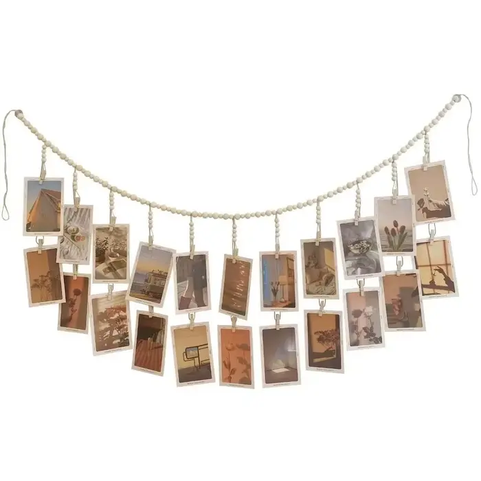 Chaîne murale porte-photos en bois avec clips à pompons et perles