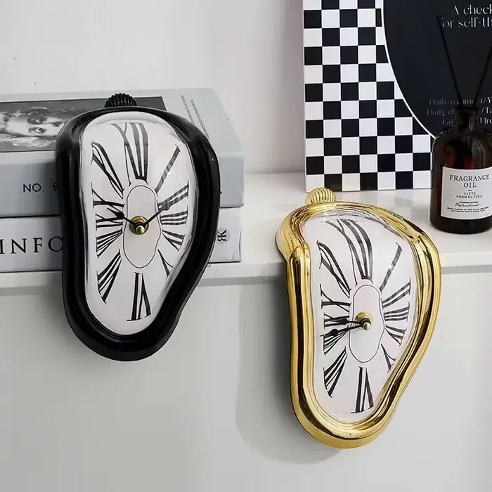 Horloge Murale Fondue Surréaliste et Silays euse de Style Salvumen et Dali