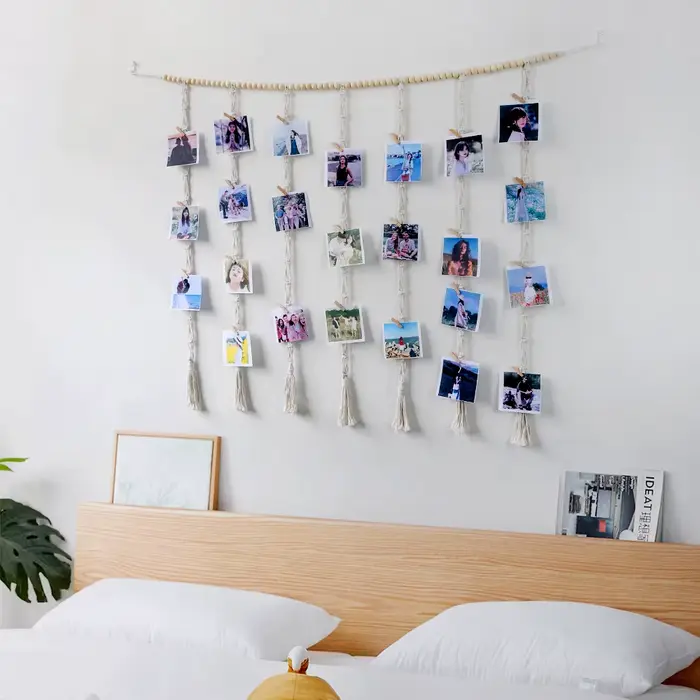Présentoir de photos suspendu en macramé