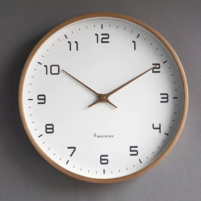 Horloge murale simple nordique en bois massif