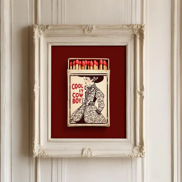 Art mural encadré Western bordeaux – Impression Cool It Cowboy Matchbox