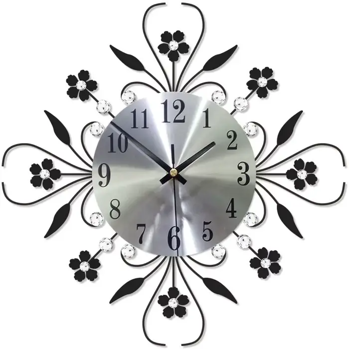 Horloge murale en fer forgé