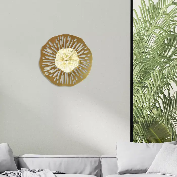 Disque irrégulier en métal pour décoration murale