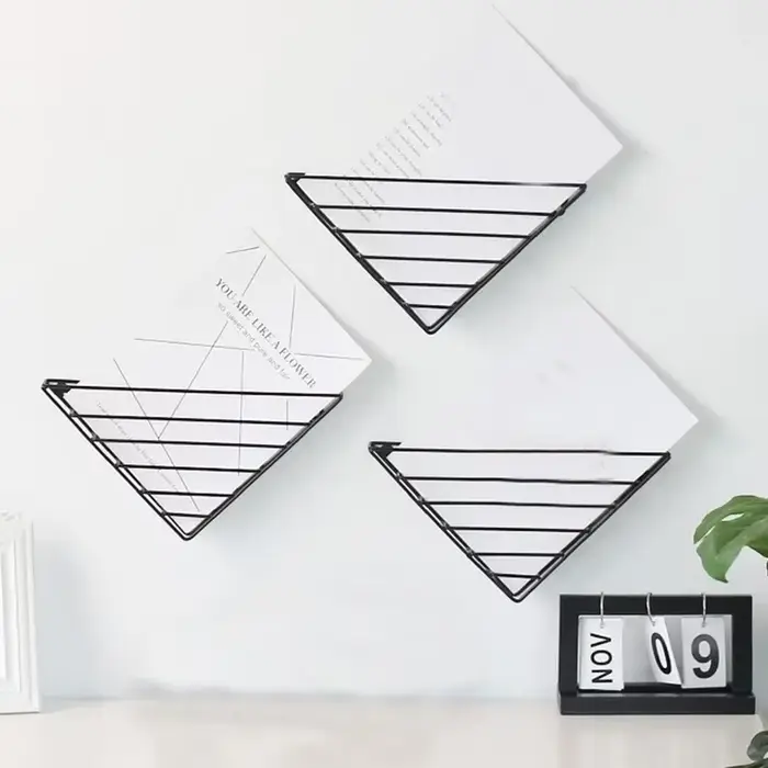 Étagère murale triangulaire en métal