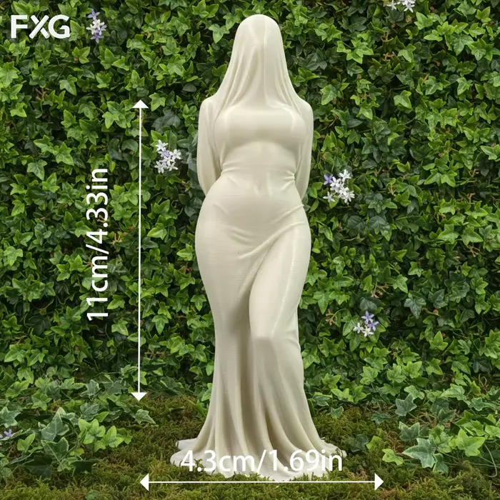 Sculpture de silhouette féminine couvrant une voile fluide