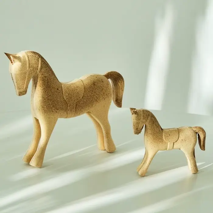 Statue de cheval en bois sculptée à la main