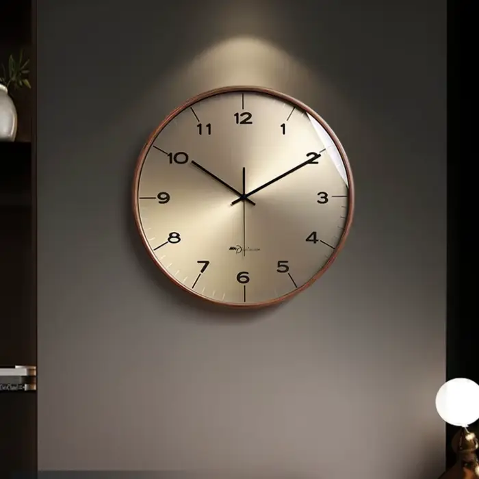 Horloge murale en bois massif simple moderne