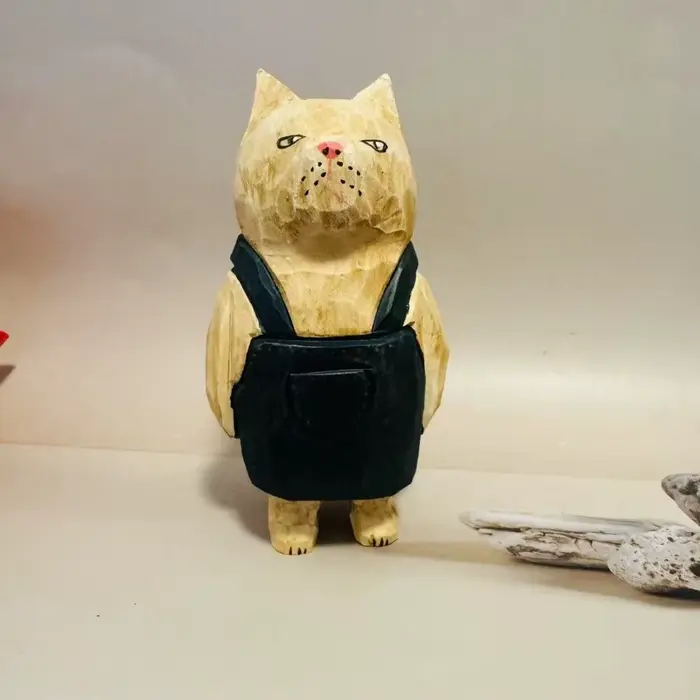 Ornement de chat en bois sculpté à la main