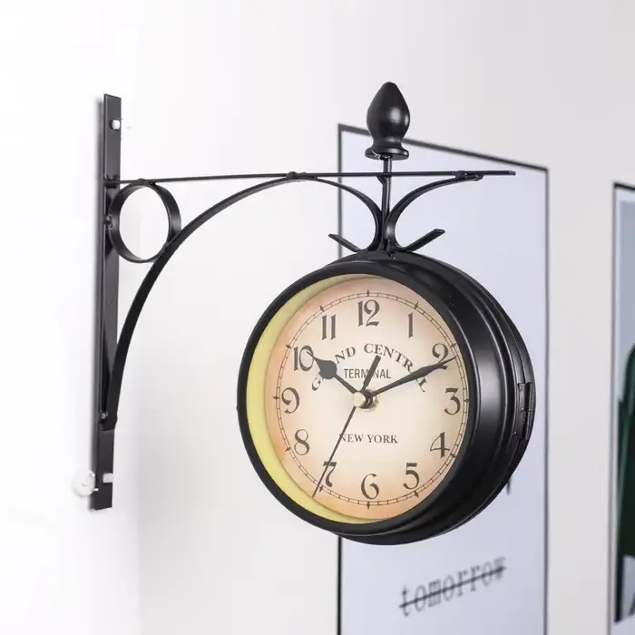 Horloge murale étanche double face pour station de train