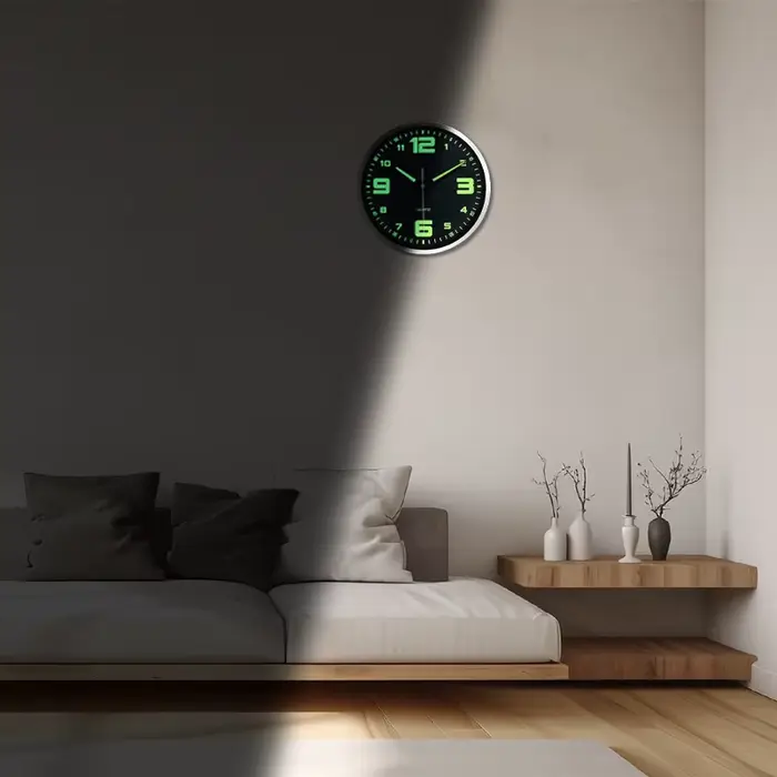 Une horloge murale en verre plastique lumineux unique, horloge lumineuse ronde et silencieuse modern