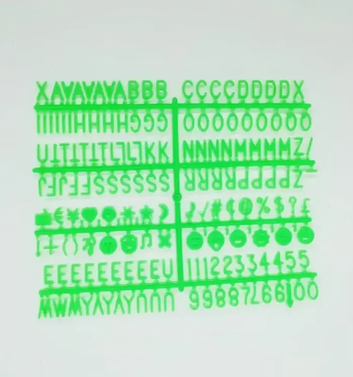 Lettres colorées de tableau de feutre