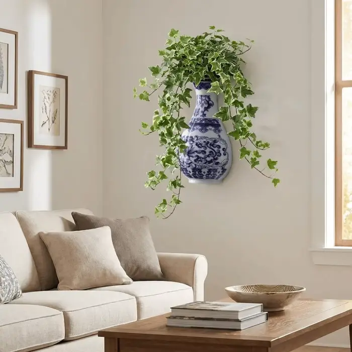 Vase mural en céramique bleu et blanc