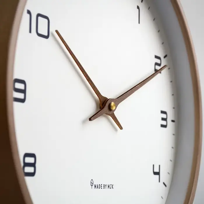 Horloge murale simple nordique en bois massif