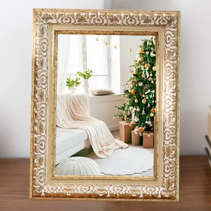 Cadre photo vintage avec finition blanche classique et compatibilité multi-tailles