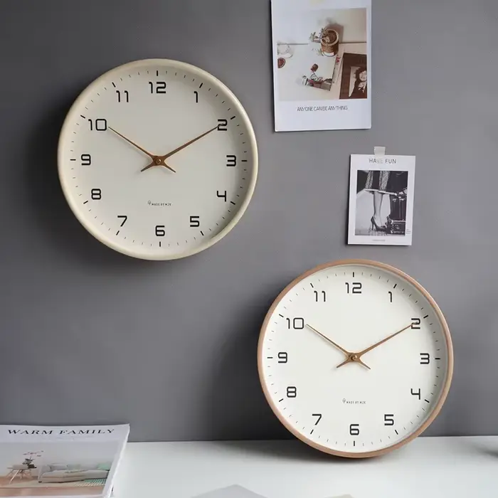 Horloge murale simple nordique en bois massif