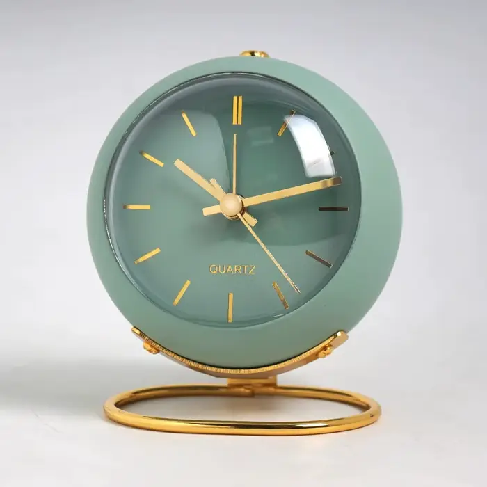 Horloge de bureau électronique créative nordique