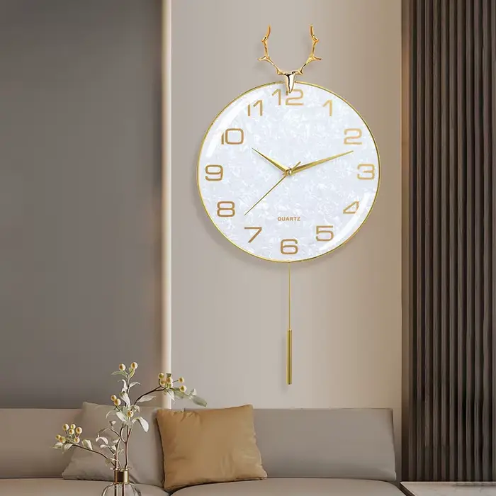 Horloge murale en verre chic