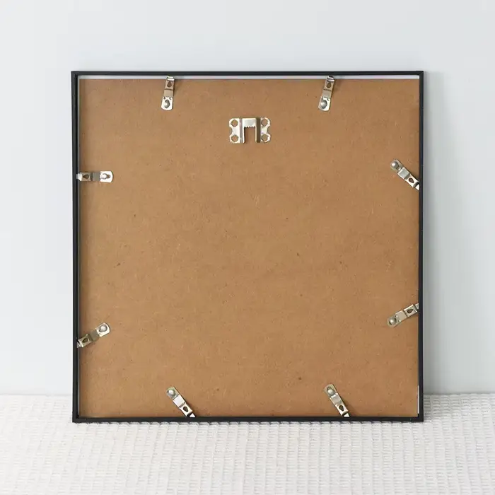 Cadre photo carré en aluminium pour mur