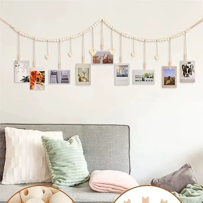 Chaîne de suspension murale pour photos avec clips à pompons en bois et cadres photo à perles en bois, décoration murale pour la maison, la chambre et le dortoir