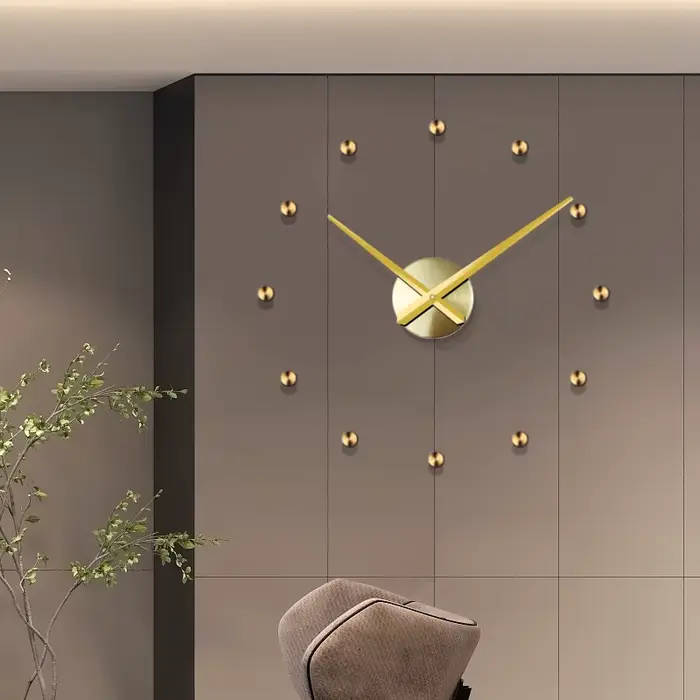 Grande horloge murale de luxe en métal