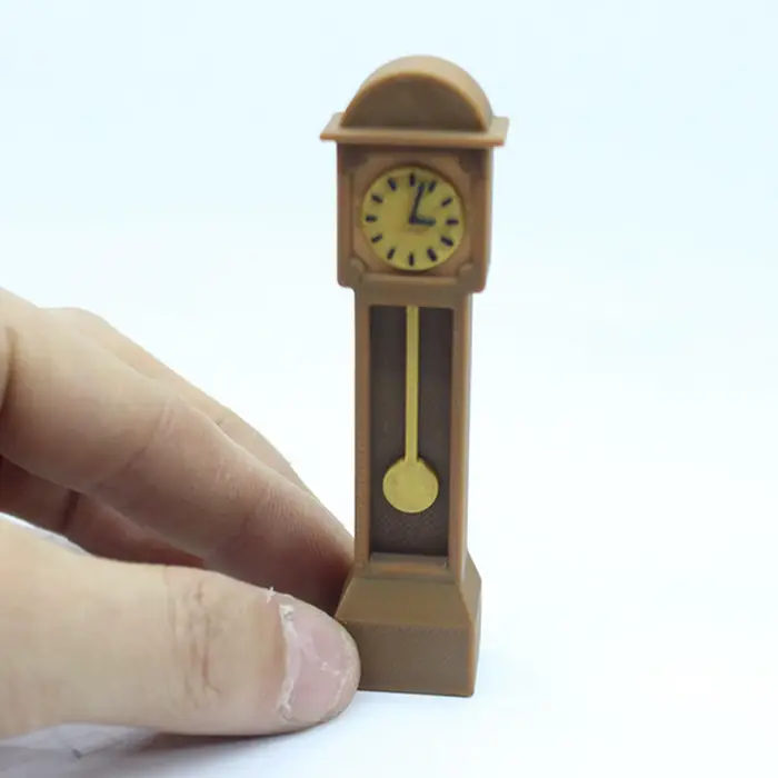 Horloge miniature victorienne pour maison de poupée