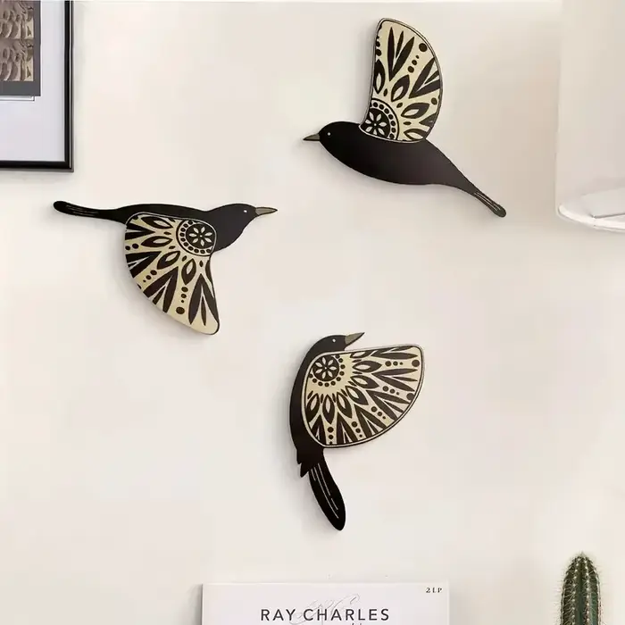 Décoration murale en bois d'oiseau noir