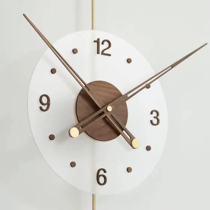 Horloge Murale Simple et Luxueuse